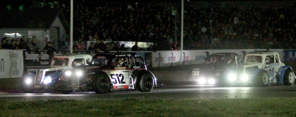 I toppen af Legend mesterskabet ligger fætrene Kevin Verner og Joachim Lee Holmstoel. Michael Christensen følger efter på tredjepladsen.
(Foto: Motorsporten.dk)